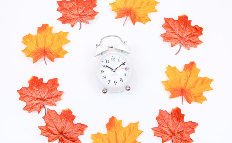 Daylight savings is risky for our health The chances of mental and physical health issues increase when the sun goes down earlier in the day.