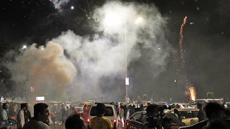 Environment Canada issues air quality statement for Diwali fireworks People voice concerns over backlash and stigmatization of Hindu groups as Environment Canada specifically identifies Diwali in an advisory over air quality.
