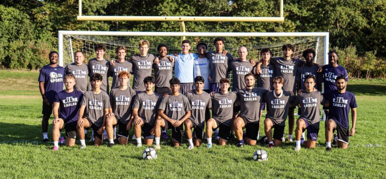 Eagles take flight in season opener UTM’s men’s and women’s tri-campus soccer teams kicked off their outdoor seasons this past Sunday.